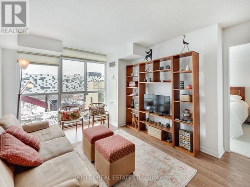 1215 - 96 St Patrick Street, Toronto, ON - Indoor Photo Showing Living Room