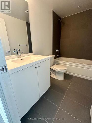 406 - 2545 Simcoe Street N, Oshawa, ON - Indoor Photo Showing Bathroom