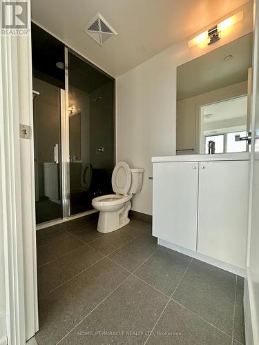 406 - 2545 Simcoe Street N, Oshawa, ON - Indoor Photo Showing Bathroom