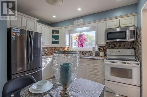 5 Chantel Court, Clarington, ON - Indoor Photo Showing Kitchen