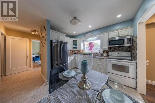 5 Chantel Court, Clarington, ON - Indoor Photo Showing Kitchen