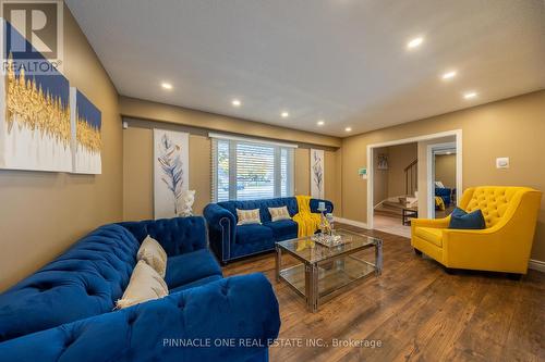 5 Chantel Court, Clarington, ON - Indoor Photo Showing Living Room