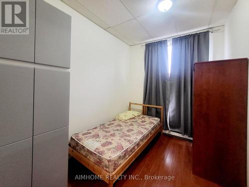 Room #1 - 409 Spadina Avenue, Toronto, ON - Indoor