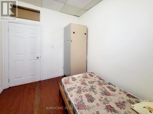 Room #1 - 409 Spadina Avenue, Toronto, ON - Indoor Photo Showing Bedroom