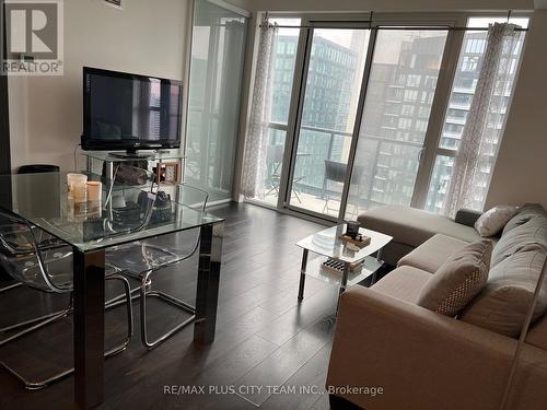 4613 - 87 Peter Street, Toronto, ON - Indoor Photo Showing Living Room