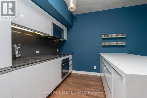 401 - 20 Gladstone Avenue, Toronto, ON - Indoor Photo Showing Kitchen