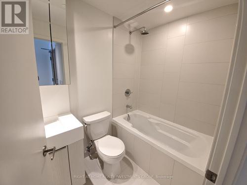 810 - 20 Richardson Street, Toronto, ON - Indoor Photo Showing Bathroom