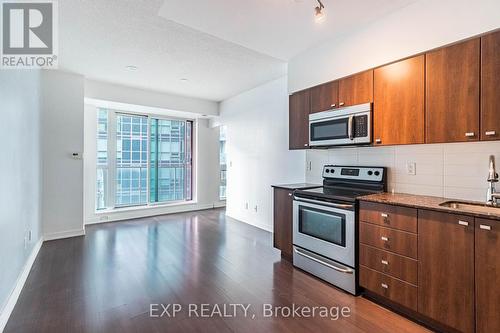 1410 - 69 Lynn Williams Street, Toronto, ON - Indoor Photo Showing Kitchen