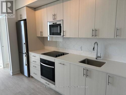 915 - 2545 Simcoe Street N, Oshawa, ON - Indoor Photo Showing Kitchen With Upgraded Kitchen