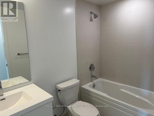 915 - 2545 Simcoe Street N, Oshawa, ON - Indoor Photo Showing Bathroom