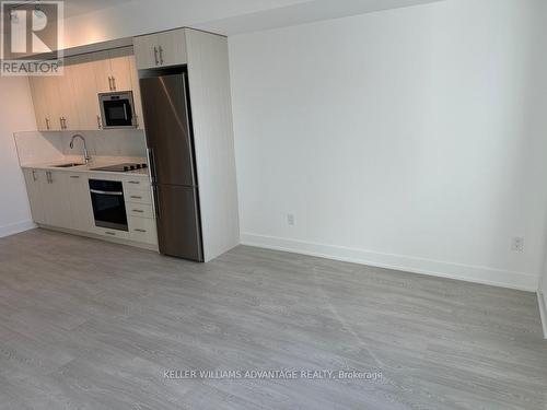 809 - 2545 Simcoe Street N, Oshawa, ON - Indoor Photo Showing Kitchen