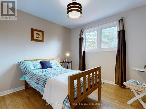 5193 Aurora Road, Whitchurch-Stouffville, ON - Indoor Photo Showing Bedroom