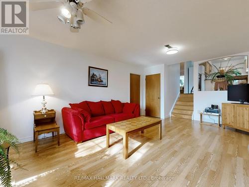 5193 Aurora Road, Whitchurch-Stouffville, ON - Indoor Photo Showing Living Room