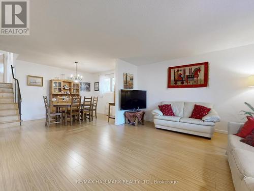 5193 Aurora Road, Whitchurch-Stouffville, ON - Indoor Photo Showing Living Room