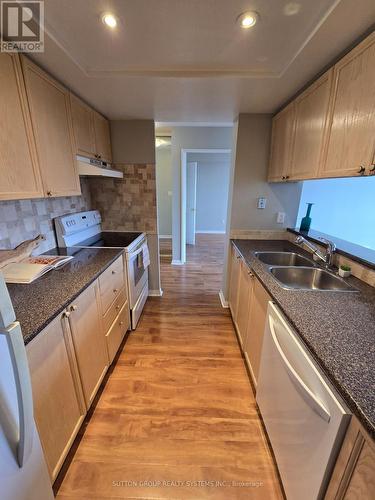 407 - 101 Subway Crescent, Toronto, ON - Indoor Photo Showing Kitchen With Double Sink