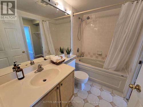 407 - 101 Subway Crescent, Toronto, ON - Indoor Photo Showing Bathroom