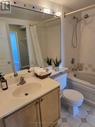 407 - 101 Subway Crescent, Toronto, ON - Indoor Photo Showing Bathroom