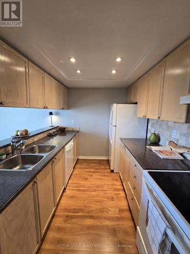 407 - 101 Subway Crescent, Toronto, ON - Indoor Photo Showing Kitchen With Double Sink