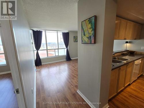 407 - 101 Subway Crescent, Toronto, ON - Indoor Photo Showing Kitchen With Double Sink