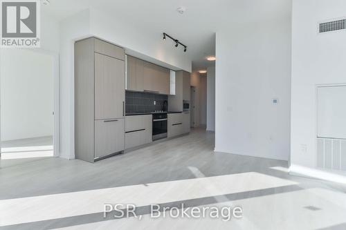 1008 - 10 Graphophone Grove, Toronto, ON - Indoor Photo Showing Kitchen