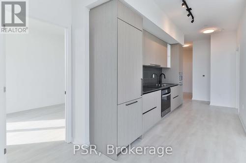 1008 - 10 Graphophone Grove, Toronto, ON - Indoor Photo Showing Kitchen