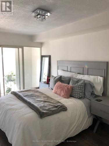 506 - 1270 Maple Crossing Boulevard, Burlington, ON - Indoor Photo Showing Bedroom