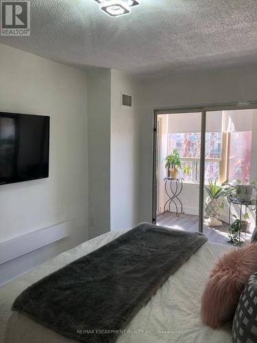 506 - 1270 Maple Crossing Boulevard, Burlington, ON - Indoor Photo Showing Bedroom