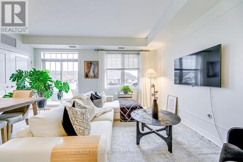 310 - 269 Georgian Drive, Oakville, ON - Indoor Photo Showing Living Room