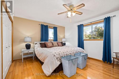 16 Harbourview Crescent, Prince Edward County (Wellington), ON - Indoor Photo Showing Bedroom