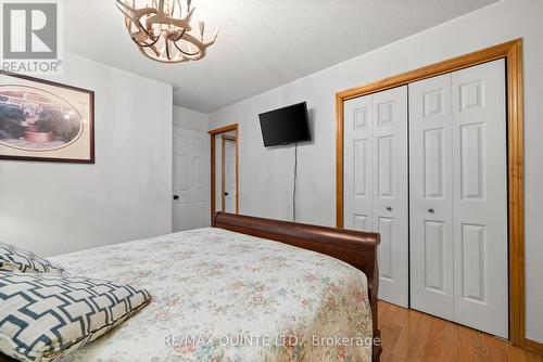 16 Harbourview Crescent, Prince Edward County (Wellington), ON - Indoor Photo Showing Bedroom