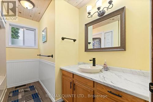 16 Harbourview Crescent, Prince Edward County (Wellington), ON - Indoor Photo Showing Bathroom