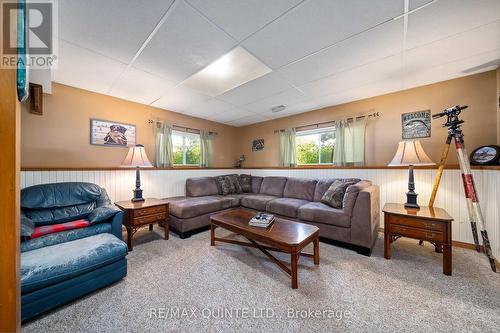 16 Harbourview Crescent, Prince Edward County (Wellington), ON - Indoor Photo Showing Living Room