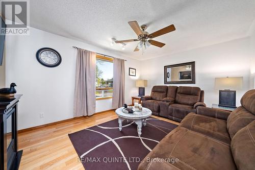 16 Harbourview Crescent, Prince Edward County (Wellington), ON - Indoor Photo Showing Living Room