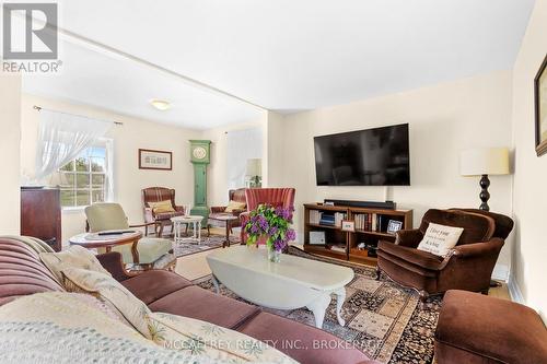 1549 Doyle Road, Loyalist (Lennox And Addington - South), ON - Indoor Photo Showing Living Room