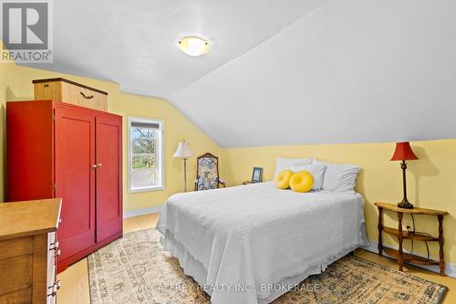 1549 Doyle Road, Loyalist (Lennox And Addington - South), ON - Indoor Photo Showing Bedroom