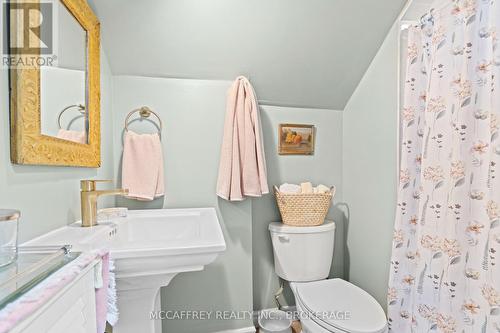 1549 Doyle Road, Loyalist (Lennox And Addington - South), ON - Indoor Photo Showing Bathroom