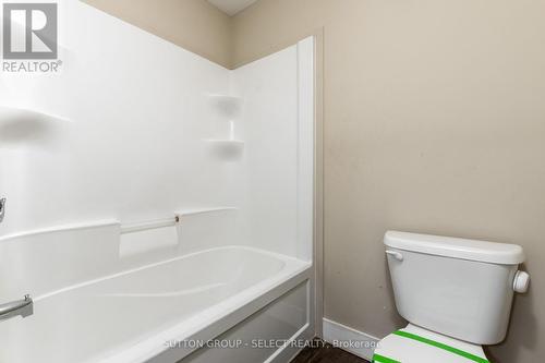 161 - 1960 Dalmagarry Road, London, ON - Indoor Photo Showing Bathroom