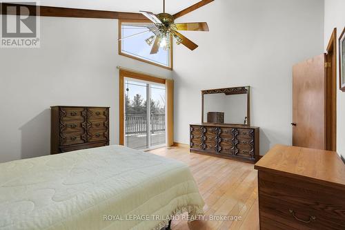 9580 Sinclair Drive, Middlesex Centre, ON - Indoor Photo Showing Bedroom