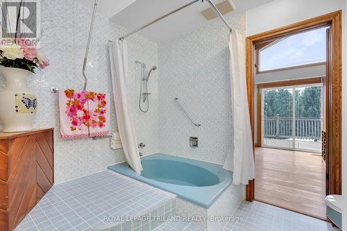 9580 Sinclair Drive, Middlesex Centre, ON - Indoor Photo Showing Bathroom