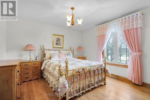 9580 Sinclair Drive, Middlesex Centre, ON - Indoor Photo Showing Bedroom