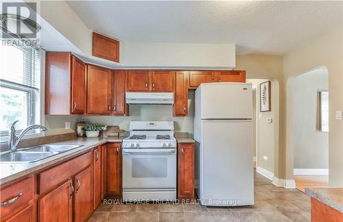 28 Beattie Avenue, London, ON - Indoor Photo Showing Kitchen With Double Sink