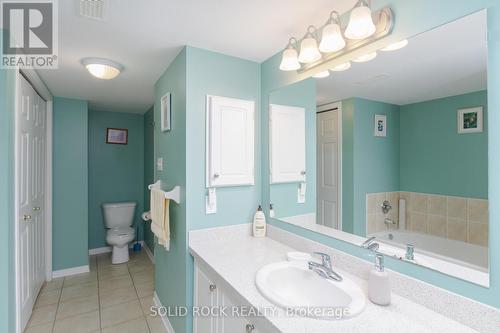 2 - 130 Briargate, Ottawa, ON - Indoor Photo Showing Bathroom