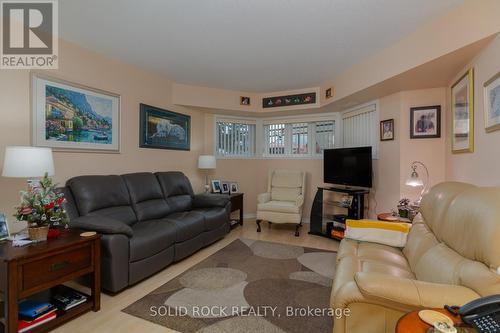 2 - 130 Briargate, Ottawa, ON - Indoor Photo Showing Living Room