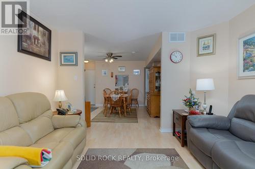 2 - 130 Briargate, Ottawa, ON - Indoor Photo Showing Living Room