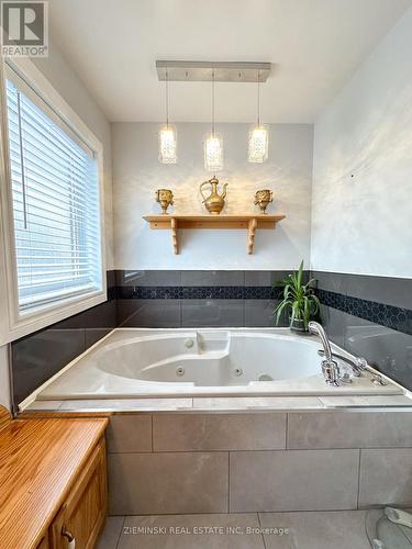 639 Majestic Street, Iroquois Falls, ON - Indoor Photo Showing Bathroom