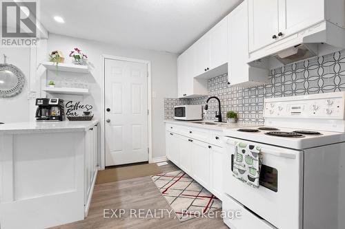 413 Elmwood Avenue, Fort Erie (337 - Crystal Beach), ON - Indoor Photo Showing Kitchen