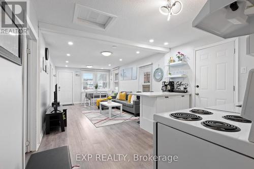 413 Elmwood Avenue, Fort Erie (337 - Crystal Beach), ON - Indoor Photo Showing Kitchen