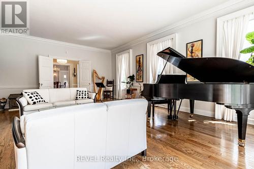 9 Shaldan Lane, Pelham (662 - Fonthill), ON - Indoor Photo Showing Living Room