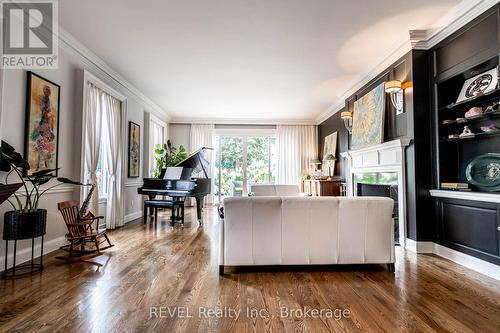 9 Shaldan Lane, Pelham (662 - Fonthill), ON - Indoor Photo Showing Living Room With Fireplace