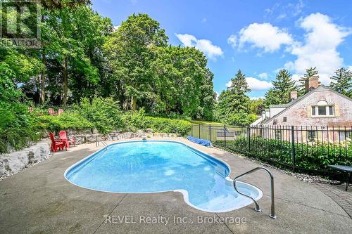 9 Shaldan Lane, Pelham (662 - Fonthill), ON - Outdoor With In Ground Pool With Backyard